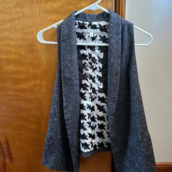 Vest size medium - Picture 1 of 3